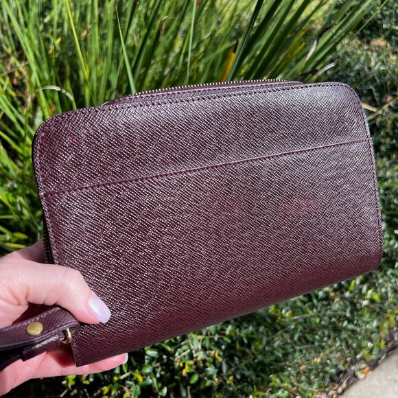 Louis Vuitton Taiga Leather Pochette Voyage Clutch - Rare colorway VI0051 COA - Picture 2 of 9